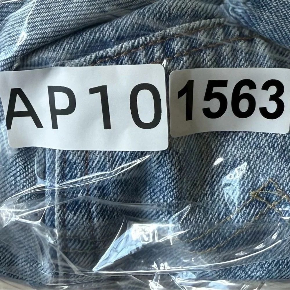 Levi's Women's Light Blue Jean Shorts - Picture 10 of 10